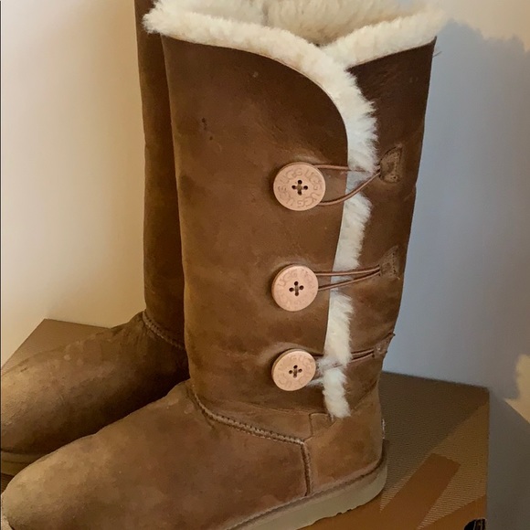UGG Bailey button tan boots - Picture 3 of 8